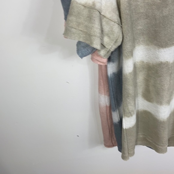 V neck tie dye POL top - Picture 5 of 5